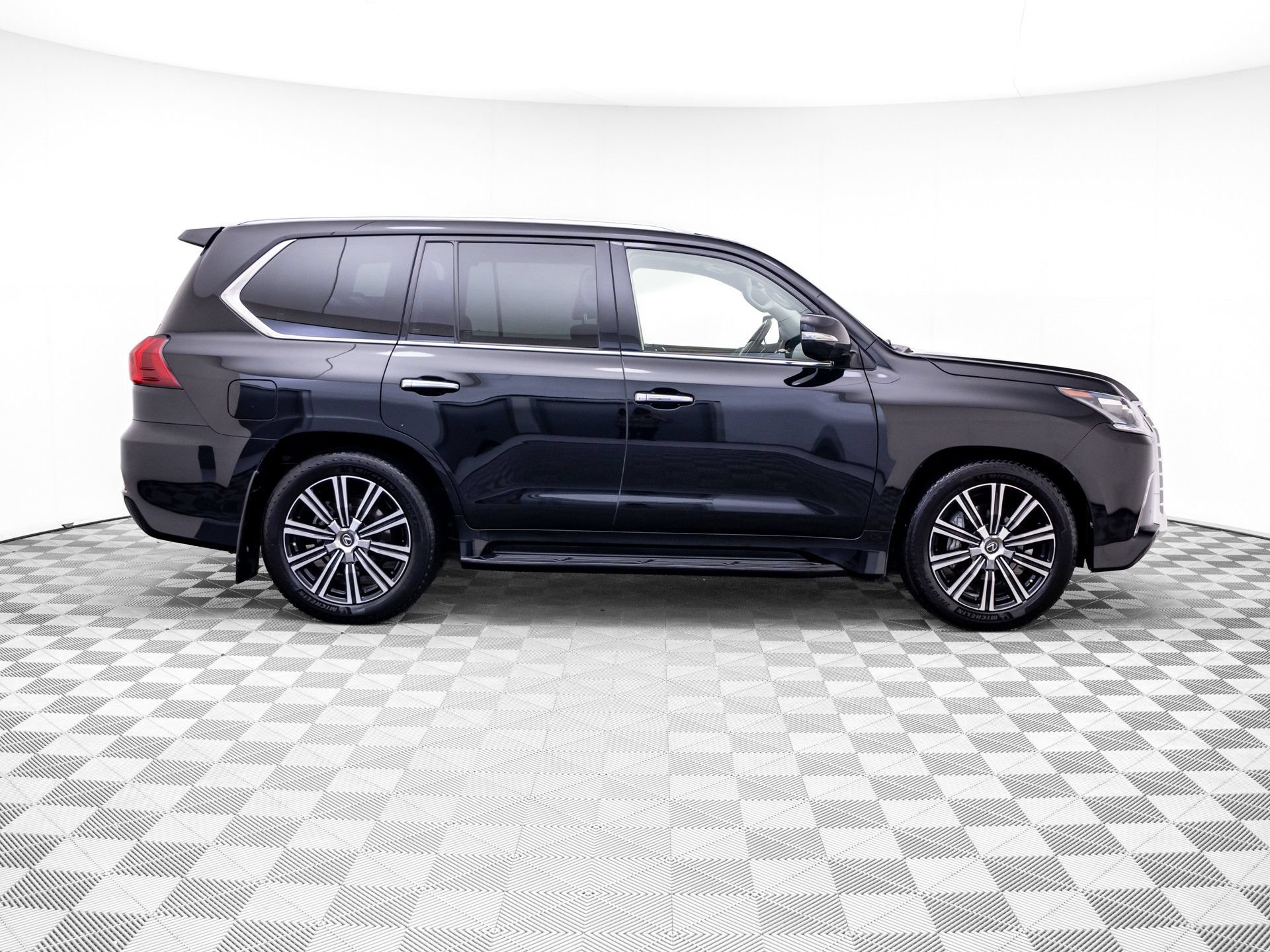 Used 2020 Lexus LX 570 4WD w/ Luxury Package image 6