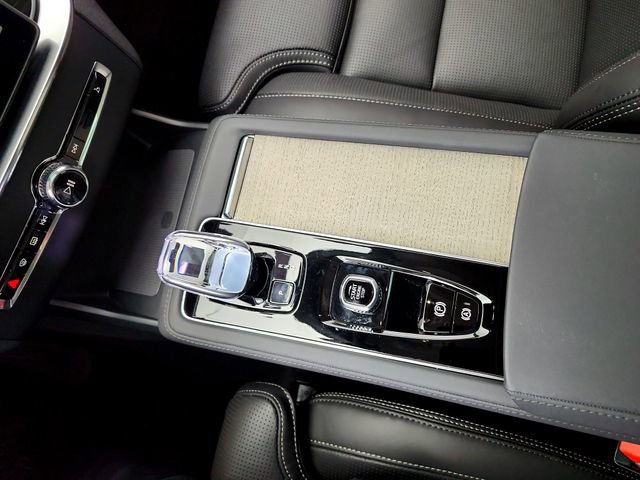 Certified 2025 Volvo XC90 T8 Ultra w/ Protection Package Premier image 27