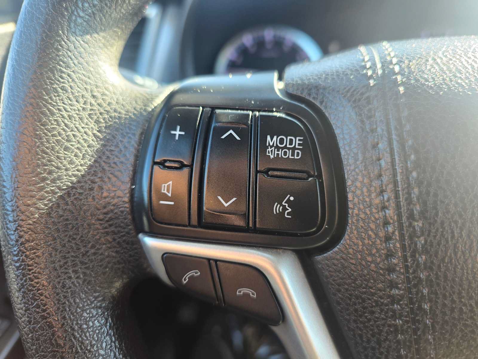 Used 2017 Toyota Highlander LE AWD/4WD image 32