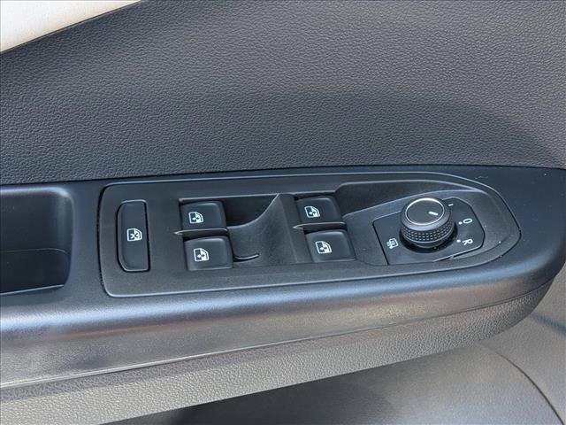 Used 2026 Volkswagen Taos SE FWD image 11