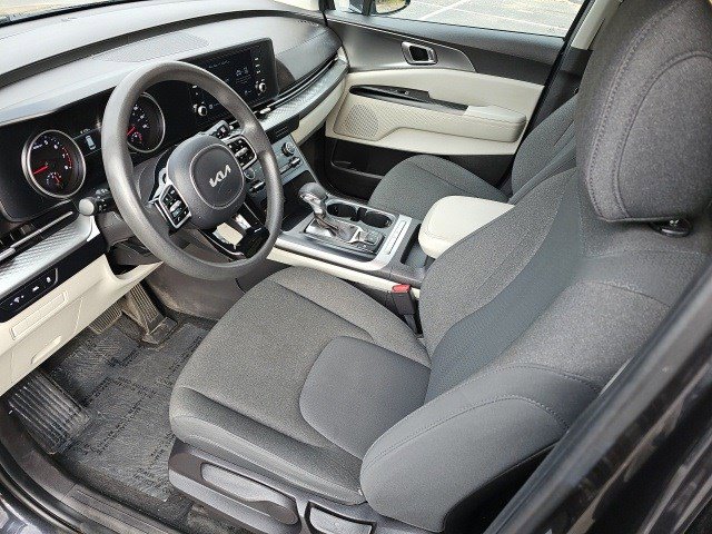 Used 2022 Kia Carnival LX image 19