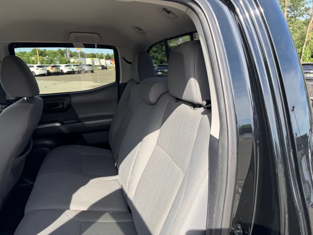 Used 2018 Toyota Tacoma SR5 AWD/4WD image 10