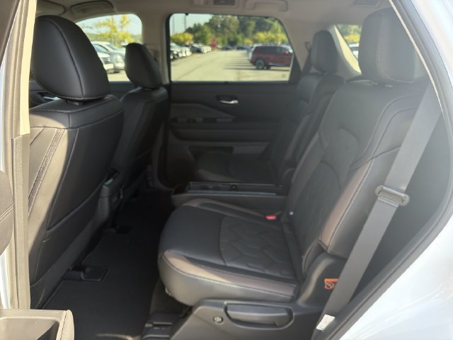 New 2026 Nissan Pathfinder Platinum AWD/4WD image 24