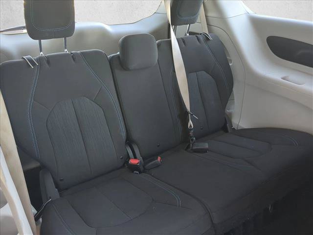 Used 2021 Chrysler Pacifica Touring FWD image 18