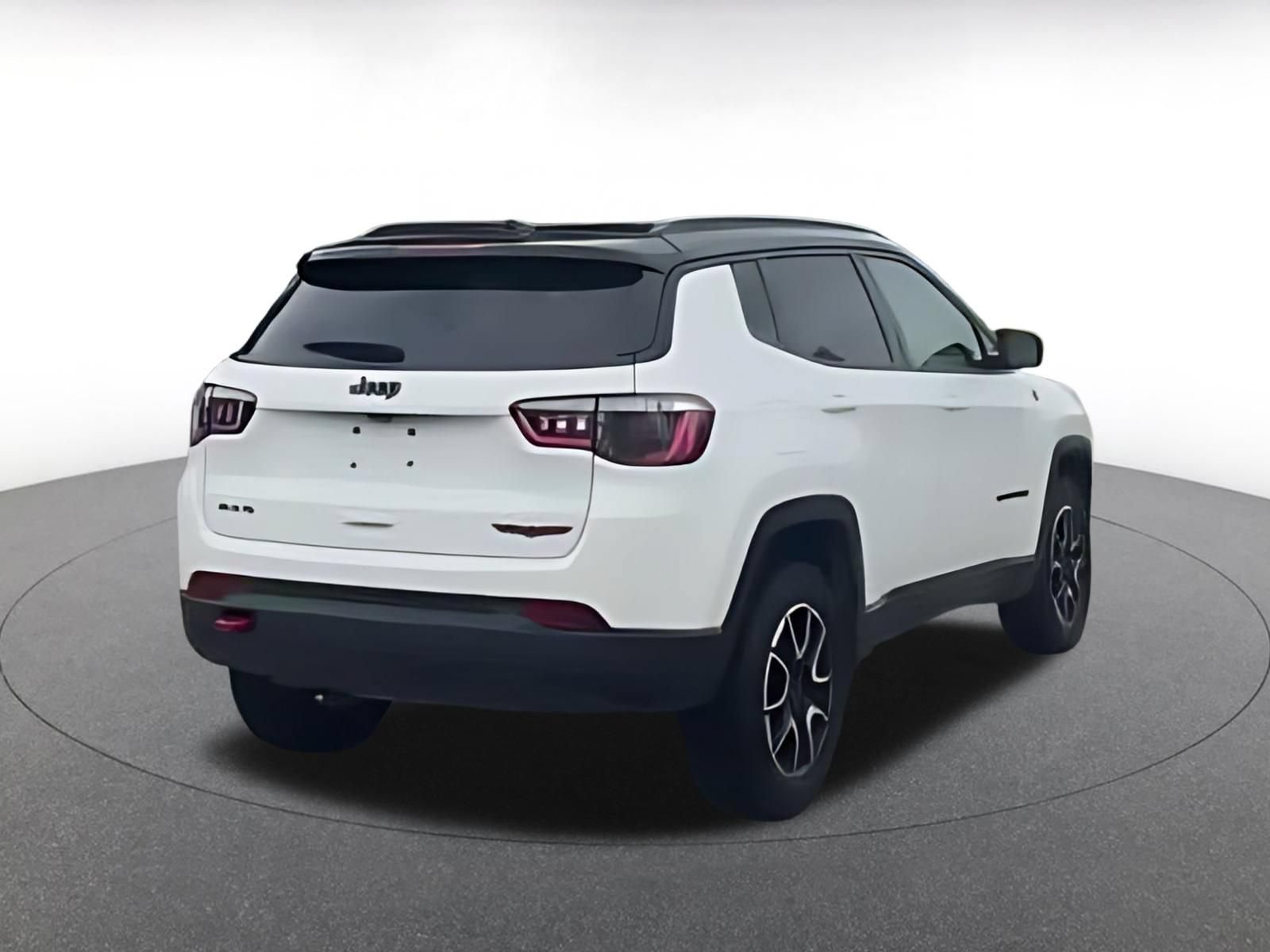 Used 2025 Jeep Compass Trailhawk AWD/4WD image 11