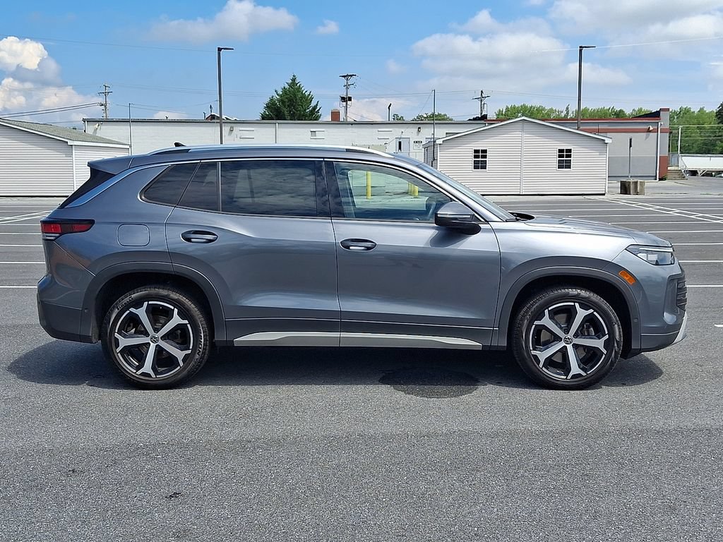 Used 2026 Volkswagen Tiguan SE AWD/4WD image 7