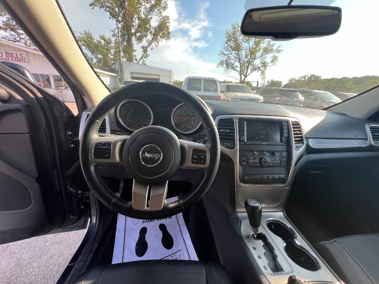 Used 2012 Jeep Grand Cherokee Laredo AWD/4WD image 2
