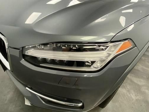 Used 2017 Volvo XC90 T6 Momentum w/ Vision Package AWD/4WD image 11