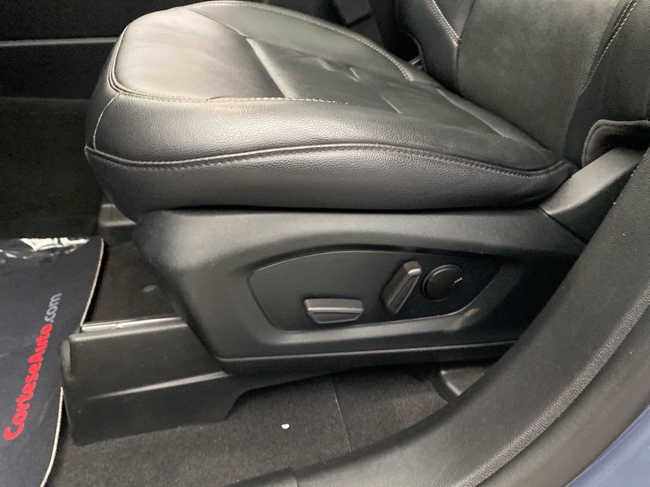 Used 2021 Ford Explorer Limited w/ Equipment Group 301A AWD/4WD image 13
