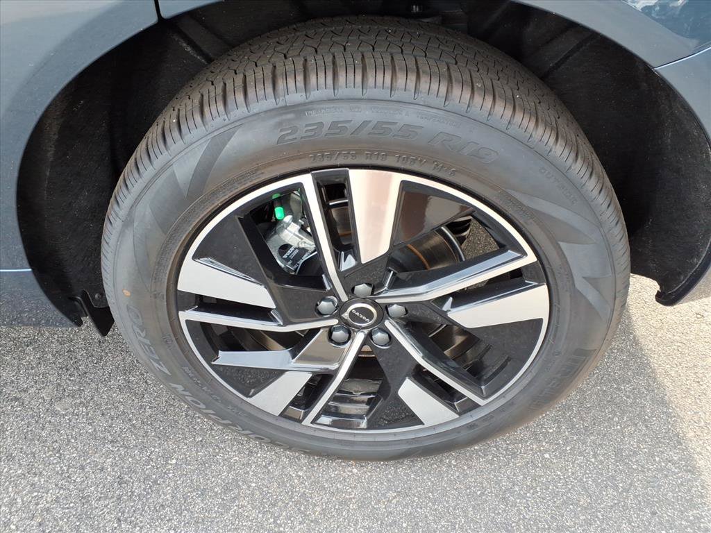 New 2026 Volvo XC60 B5 Plus w/ Protection Package Premier image 7