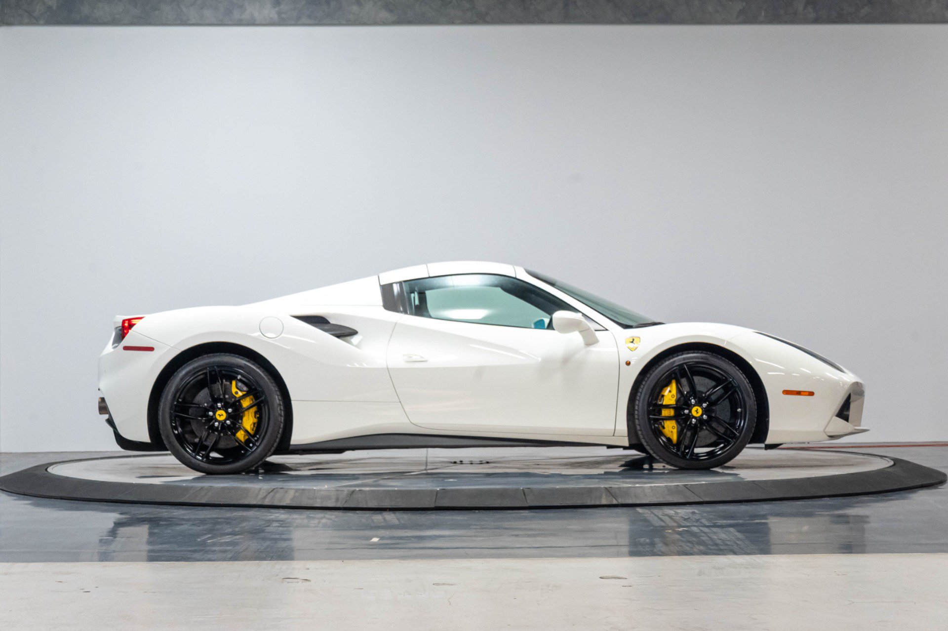 Used 2016 Ferrari 488 Spider RWD image 22
