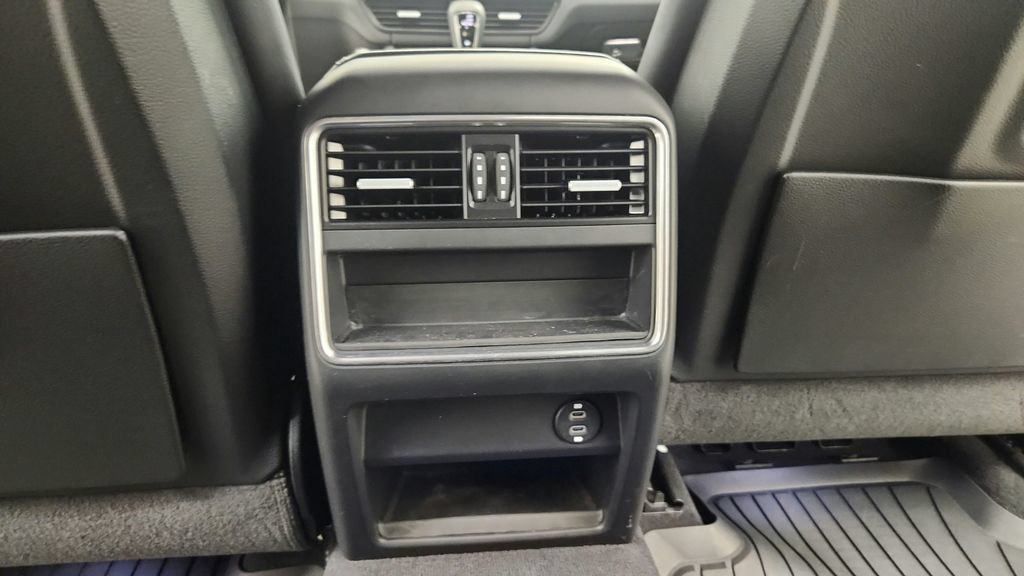 Used 2022 Porsche Cayenne Platinum Edition AWD/4WD image 38