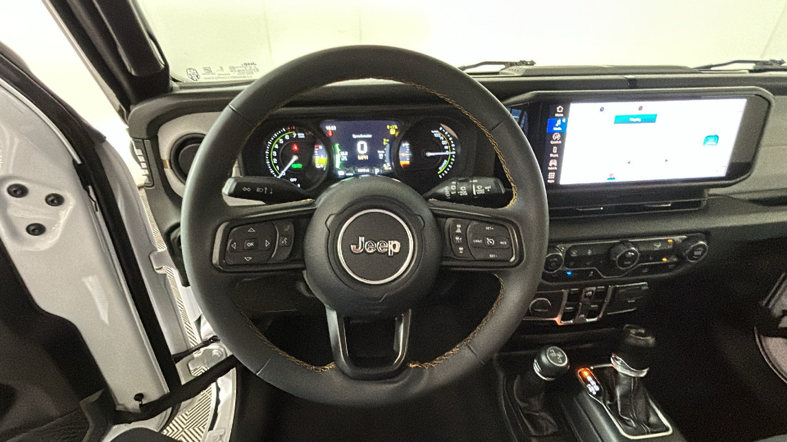 Used 2024 Jeep Wrangler Unlimited w/ Convenience Group AWD/4WD image 17
