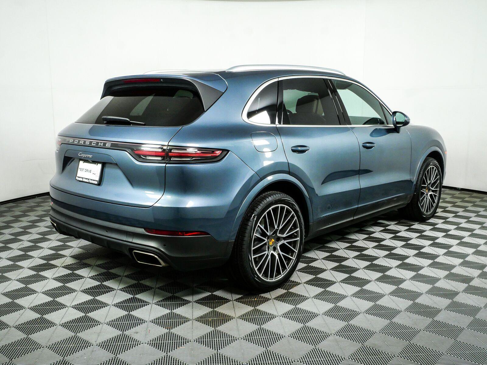 Certified 2020 Porsche Cayenne AWD/4WD image 3
