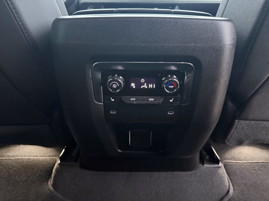 Used 2026 Chevrolet Suburban Premier AWD/4WD image 19
