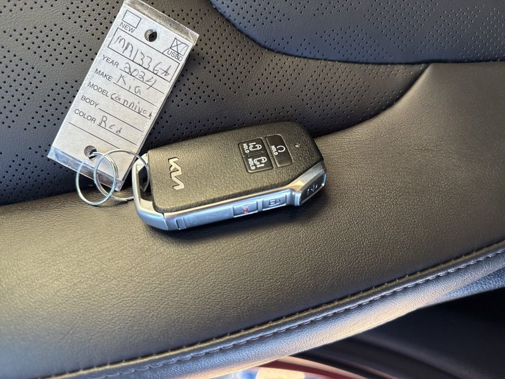 Used 2024 Kia Carnival LX image 34
