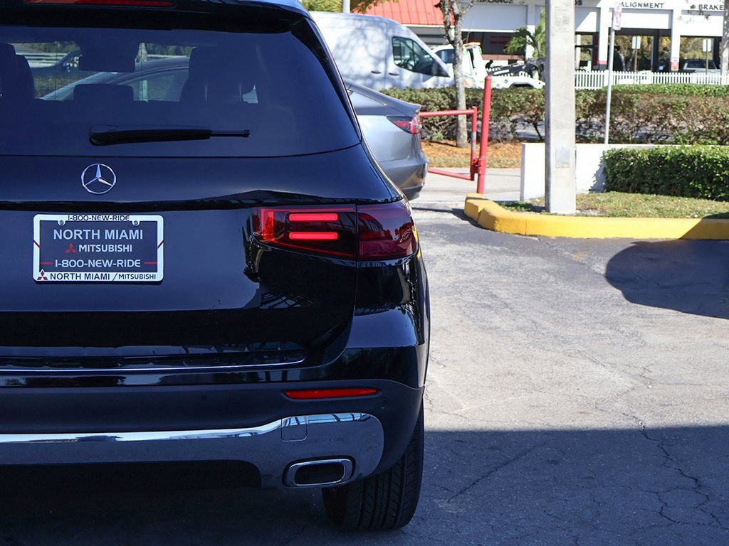 Used 2025 Mercedes-Benz GLB 250 w/ Driver Assistance Package image 16
