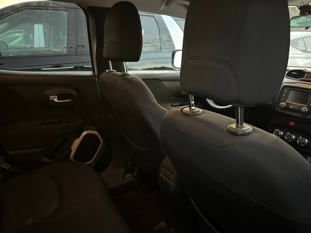 Used 2016 Jeep Renegade Latitude FWD image 10