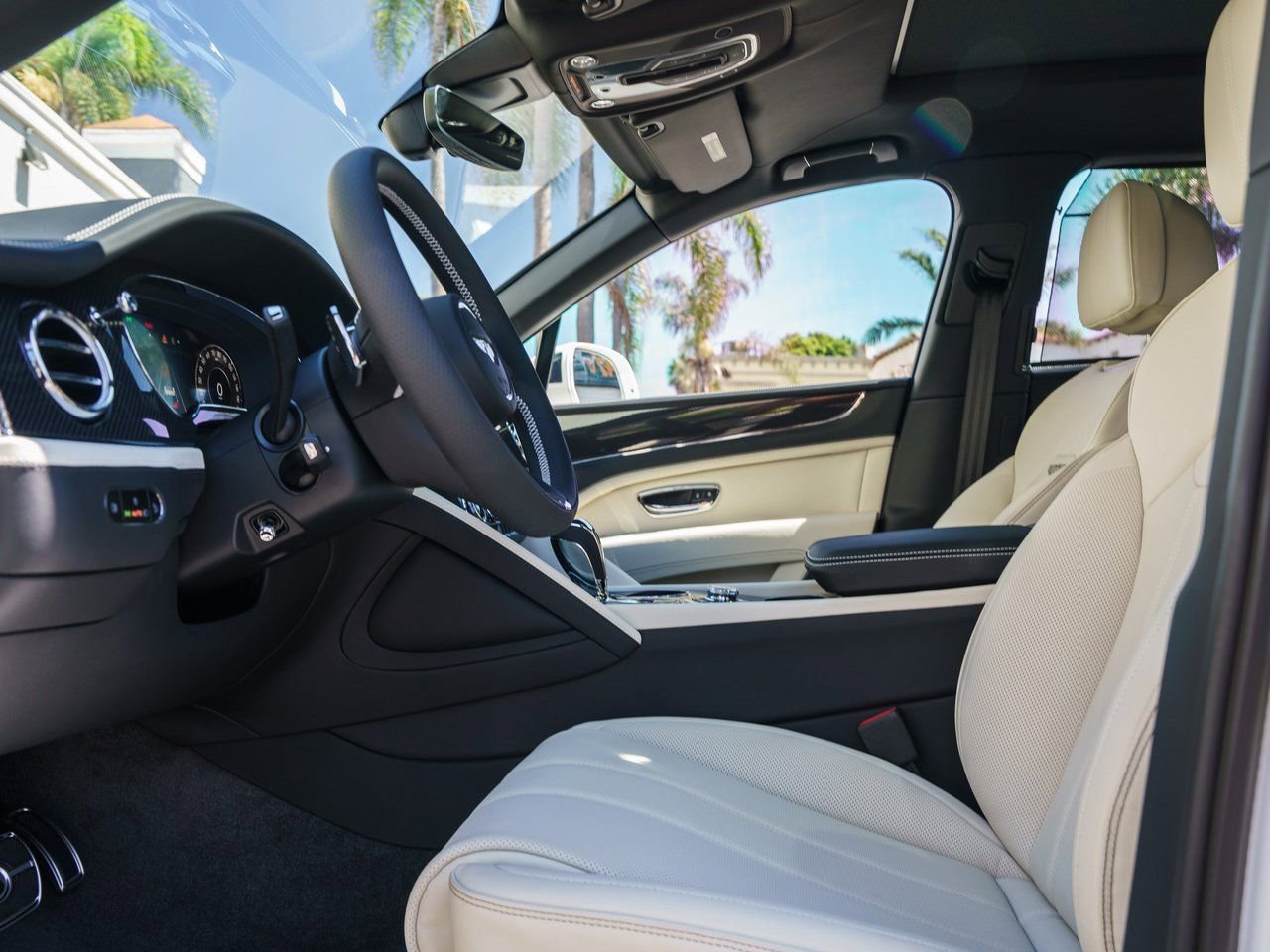 Used 2025 Bentley Bentayga Extended Wheelbase image 10