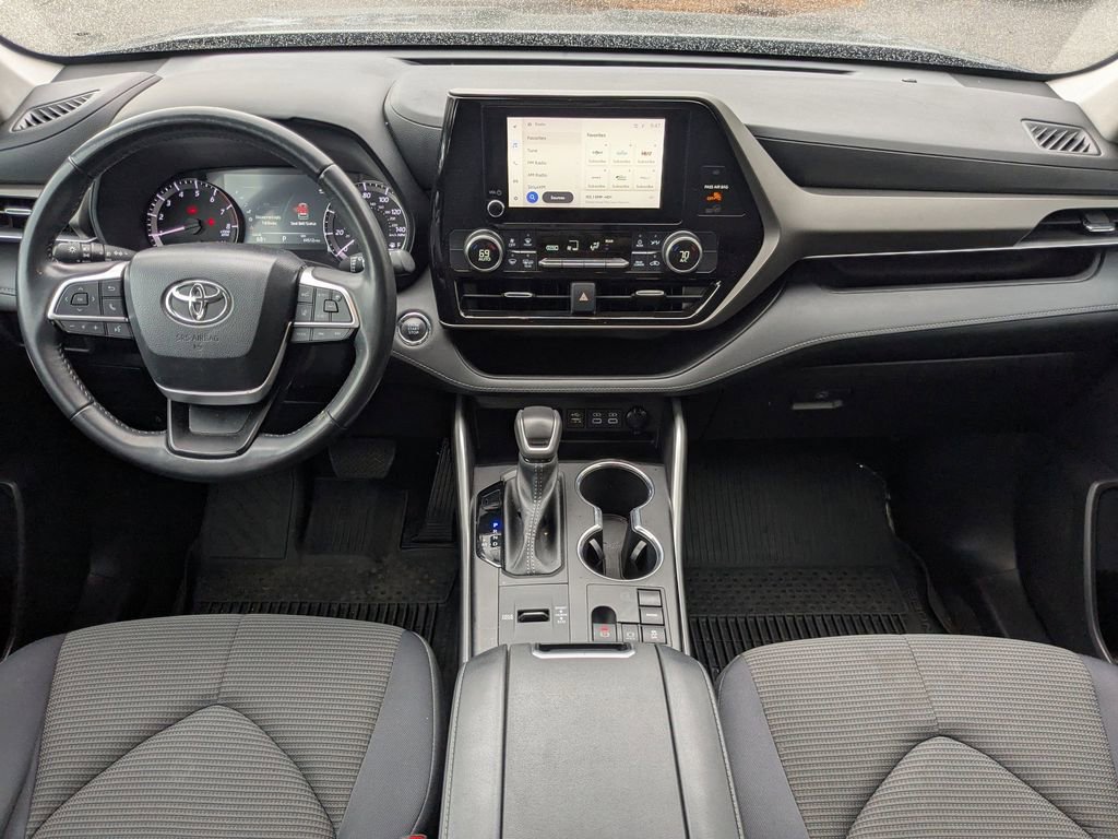 Used 2023 Toyota Highlander LE image 15