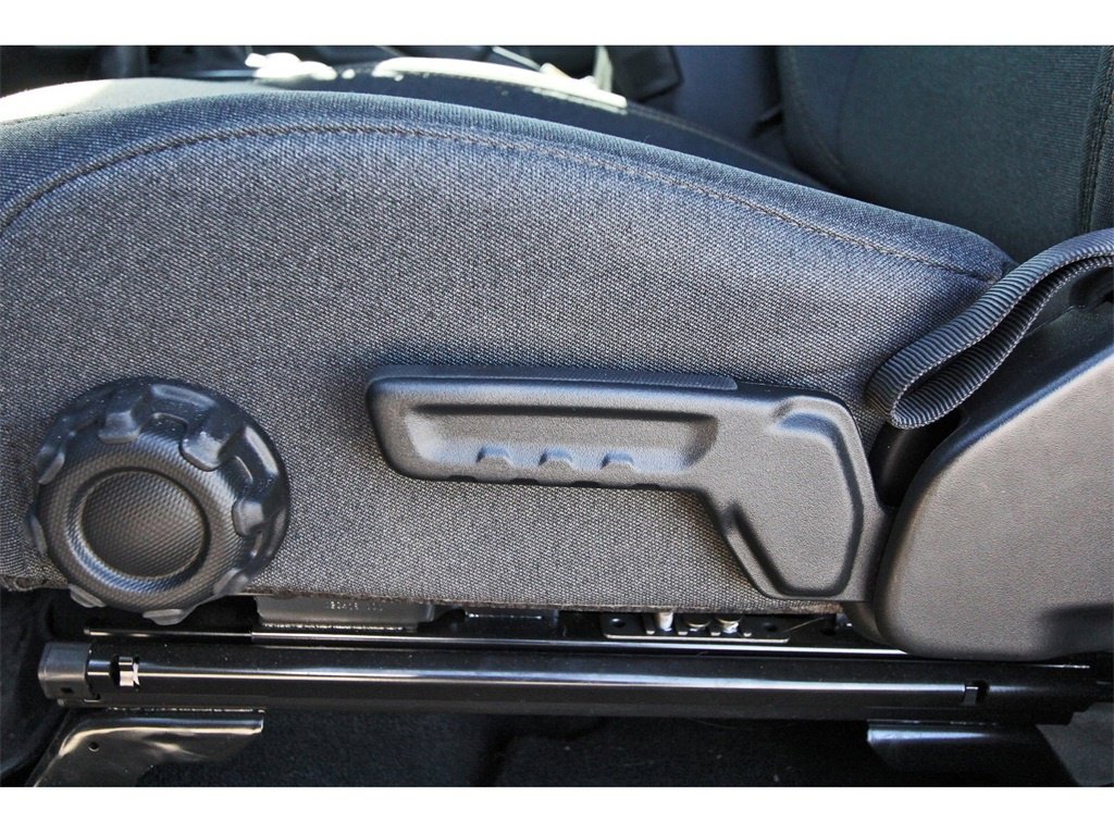 Used 2025 Jeep Wrangler Sport image 11