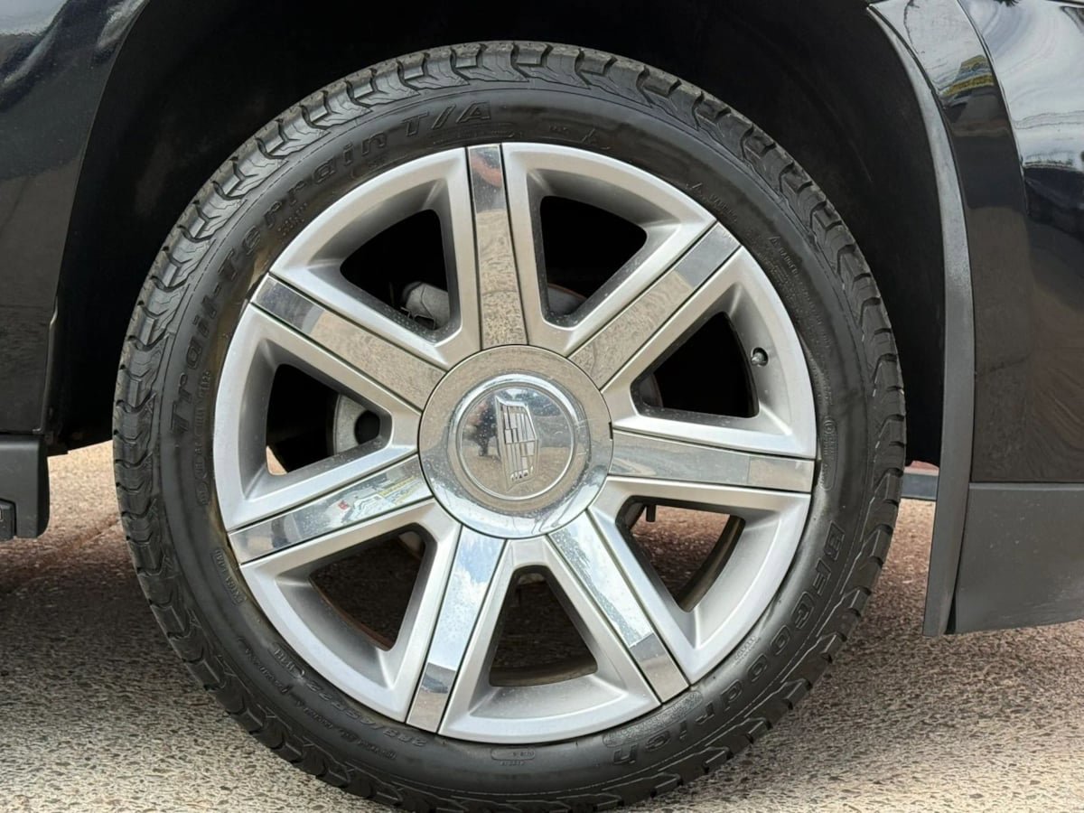 Used 2018 Cadillac Escalade Luxury AWD/4WD image 25