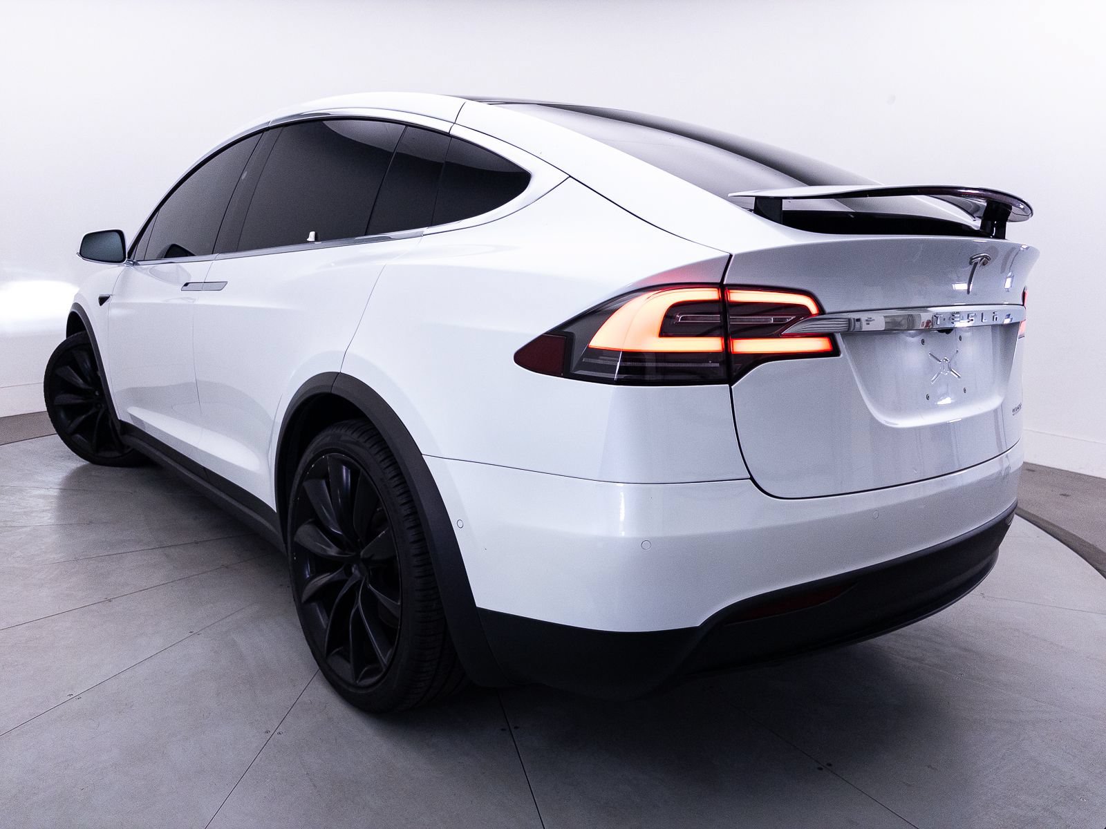 Used 2020 Tesla Model X Performance AWD/4WD image 2