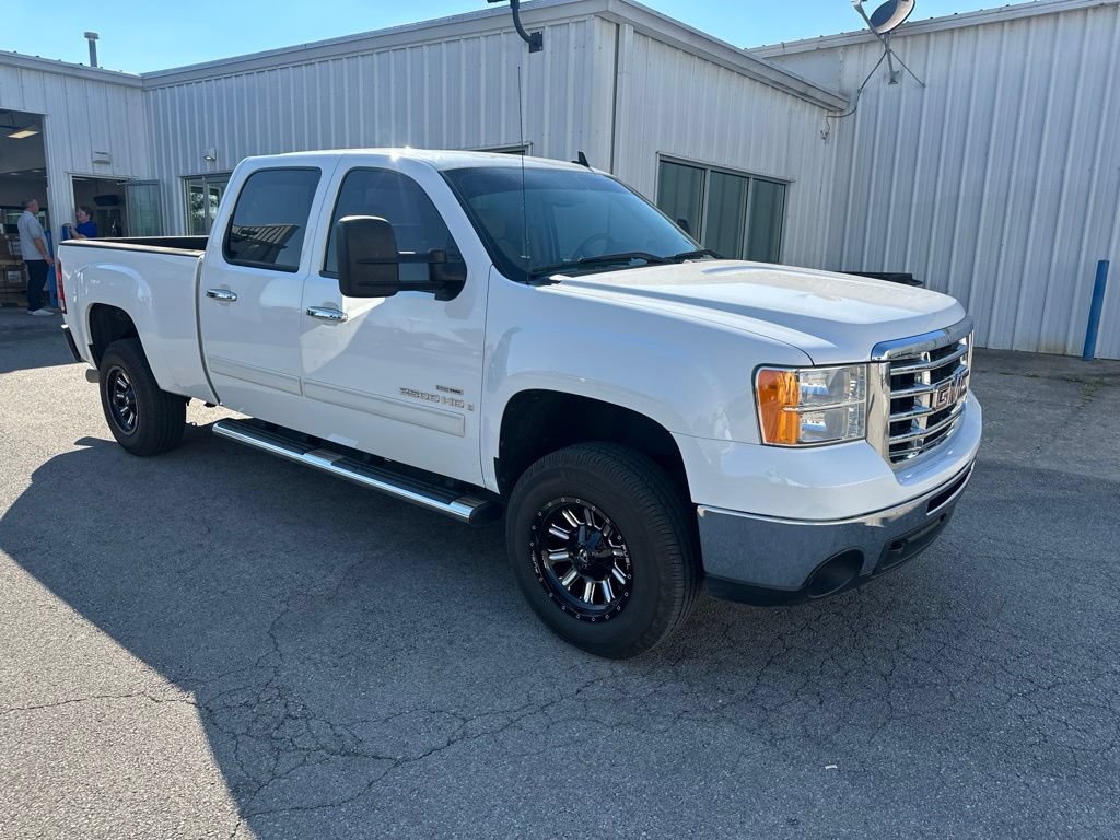 Used 2008 GMC Sierra 2500 SLT w/ Z71 Off-Road Package AWD/4WD image 2