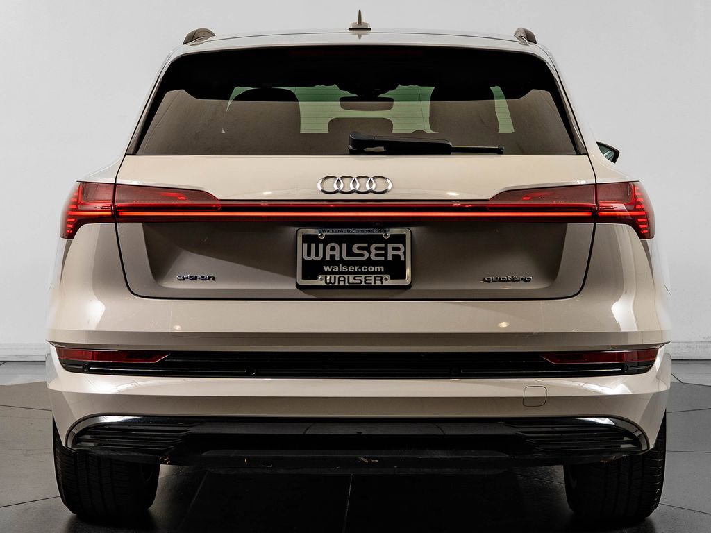 Used 2022 Audi e-tron Premium w/ Convenience Plus Package AWD/4WD image 7