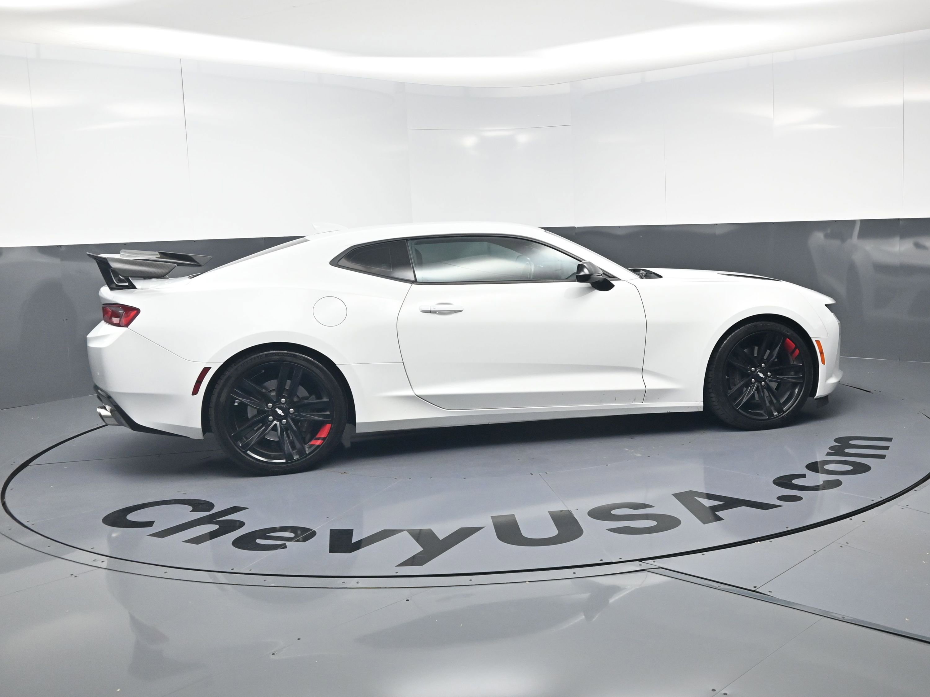 Used 2018 Chevrolet Camaro SS w/ Redline Edition RWD image 10