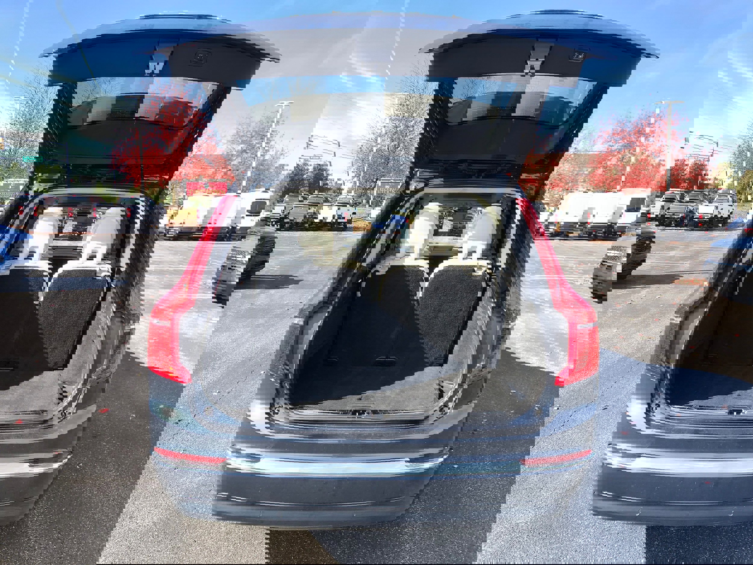 Used 2023 Volvo XC90 B6 Plus image 9