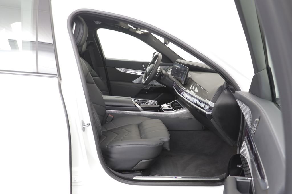 Certified 2025 BMW 760i xDrive w/ Executive Package AWD/4WD image 20