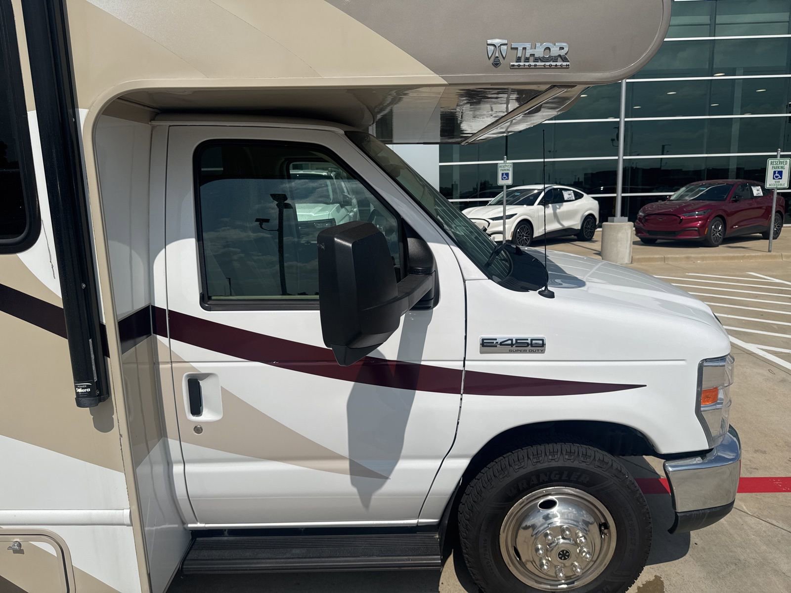 Used 2018 Ford E-450 and Econoline 450 Super Duty w/ Motorhome Prep Package RWD image 11