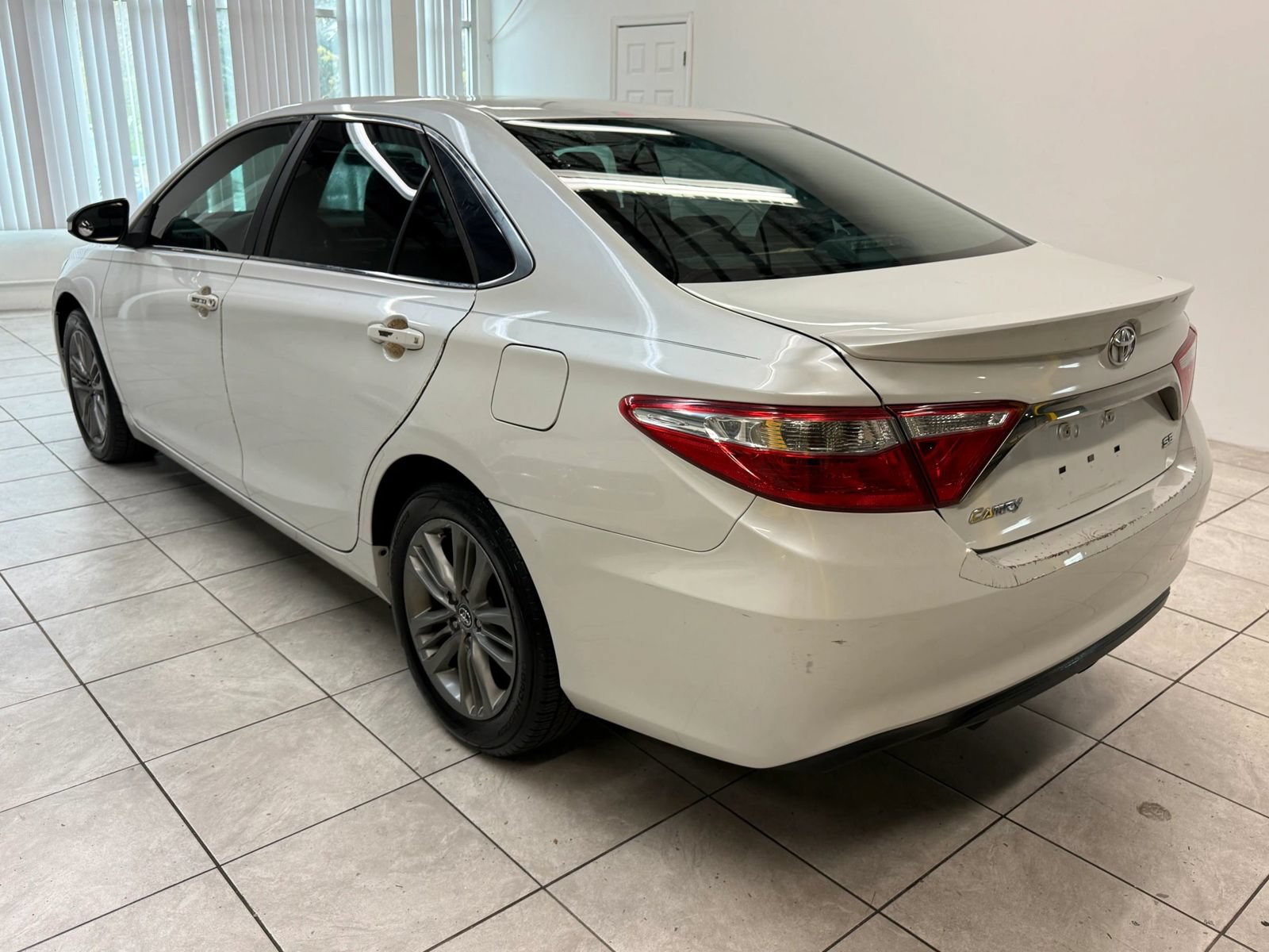 Used 2017 Toyota Camry SE FWD image 7