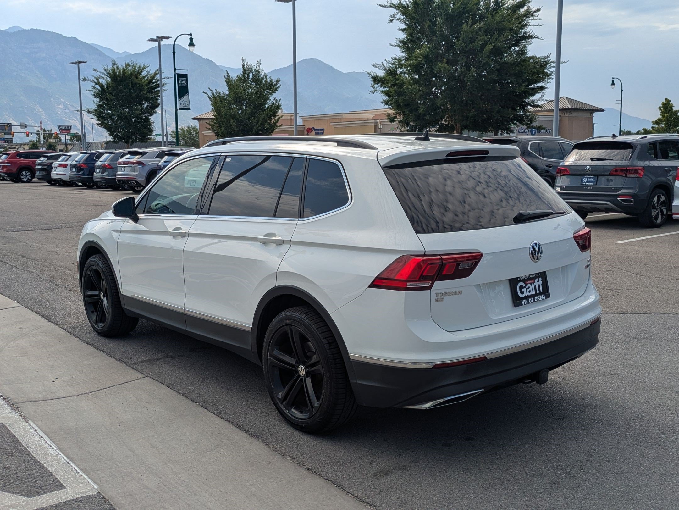 Used 2018 Volkswagen Tiguan SE w/ 3rd Row Seat Package AWD/4WD image 8