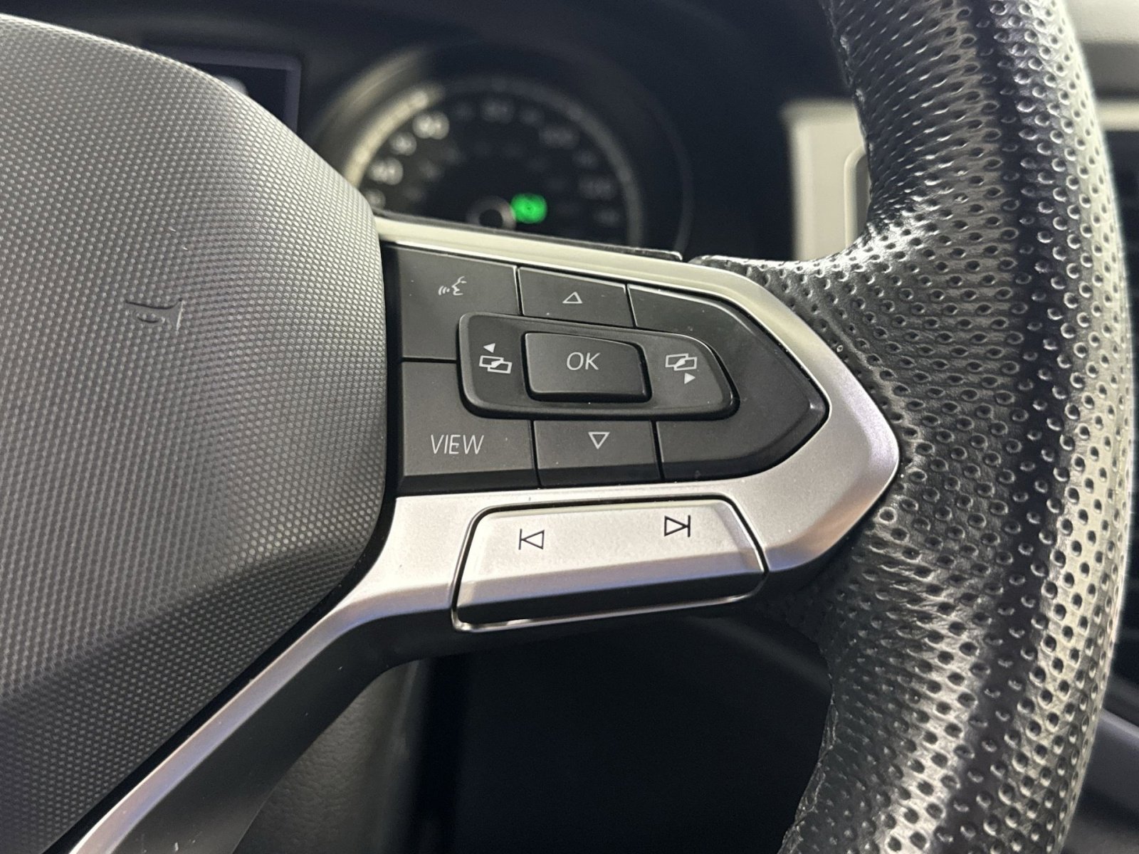 Used 2021 Volkswagen Atlas Cross Sport SE image 36