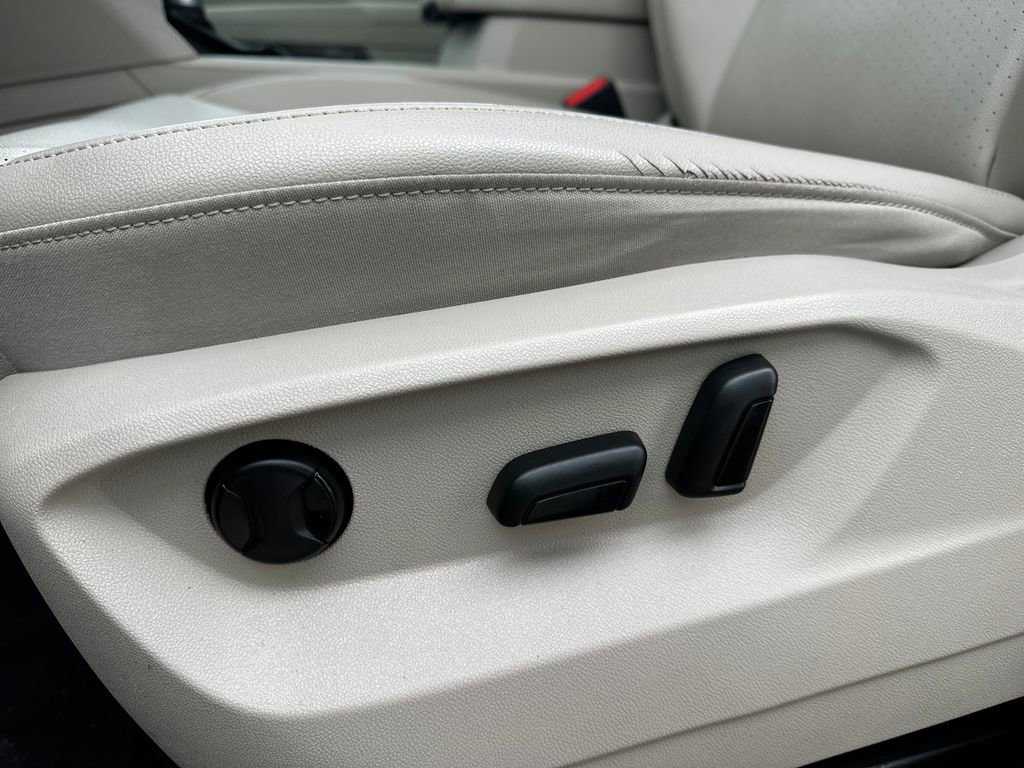 Used 2019 Volkswagen Atlas SE w/ Panoramic Sunroof Package image 4