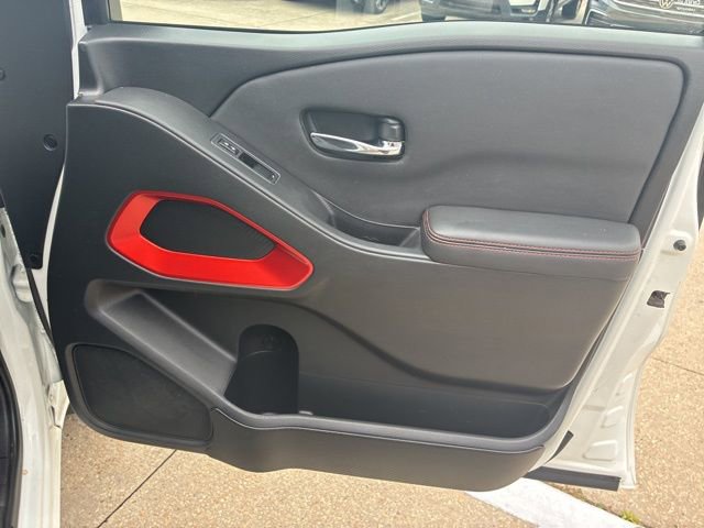 Used 2024 Nissan Frontier PRO-4X w/ Off-Road Protection Package image 13