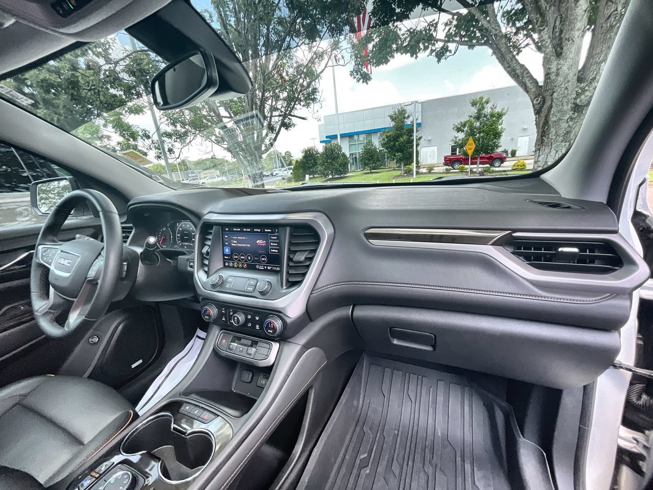 Used 2023 GMC Acadia AT4 w/ Technology Package AWD/4WD image 29