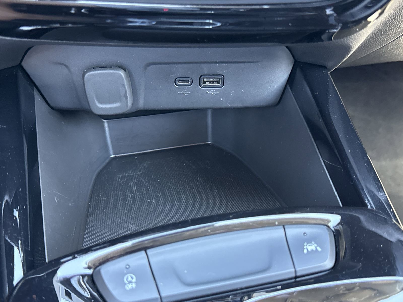 Used 2024 Chevrolet Trax LT FWD image 23