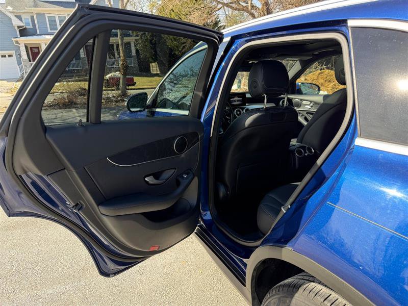 Used 2018 Mercedes-Benz GLC 300 4MATIC image 18