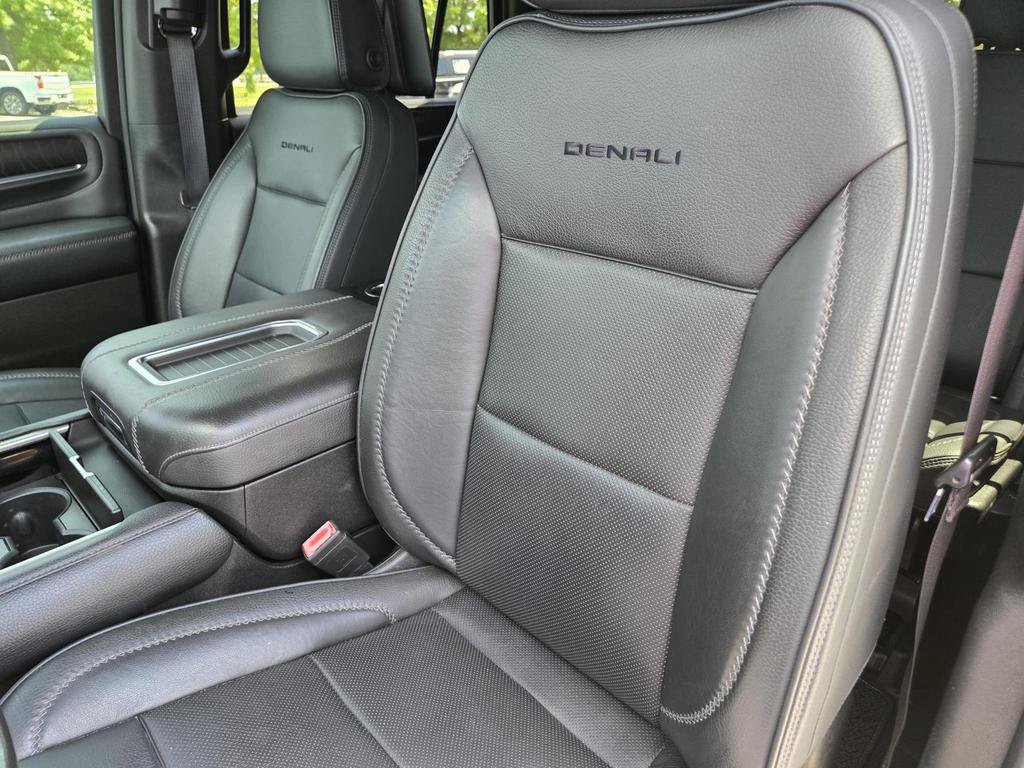 Used 2021 GMC Yukon Denali w/ Denali Ultimate Package AWD/4WD image 17