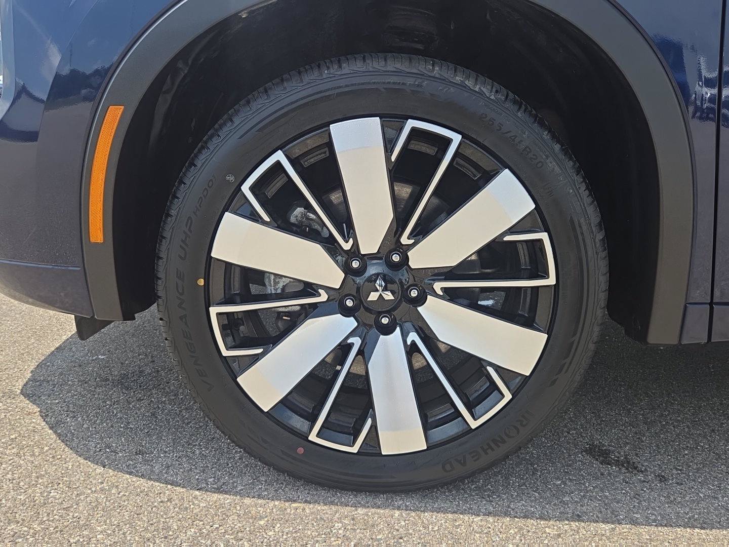 Used 2025 Mitsubishi Outlander AWD image 12
