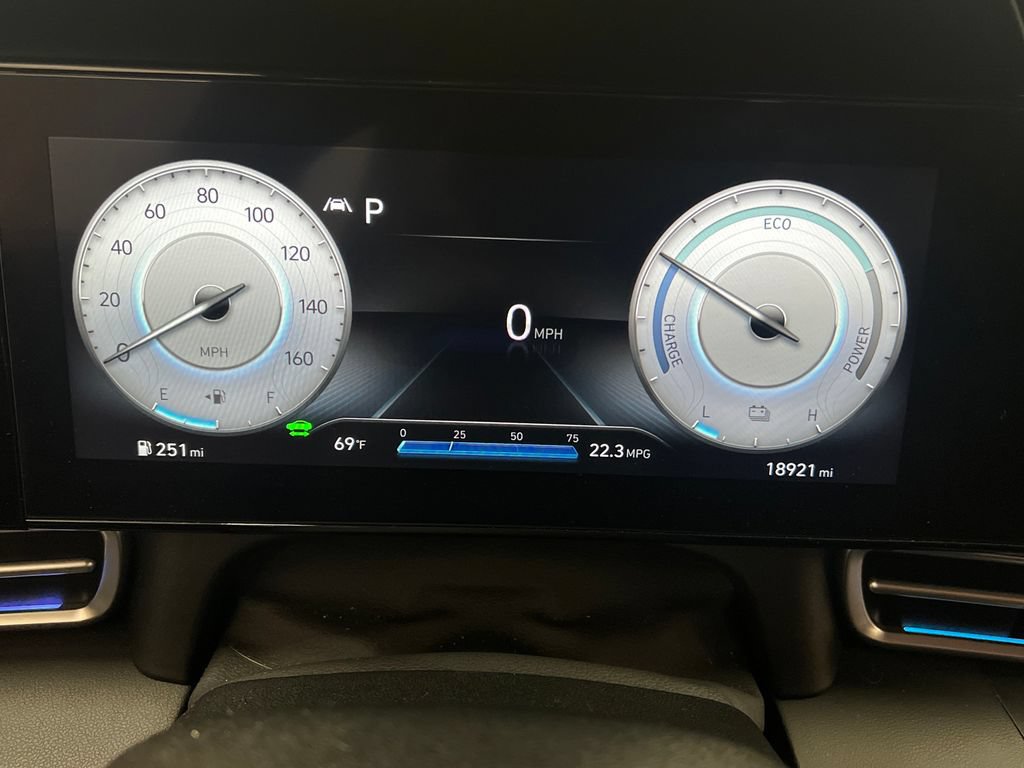Used 2023 Hyundai Elantra Limited FWD image 17