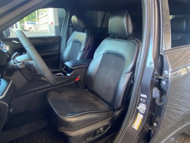 Used 2023 Jeep Grand Cherokee Altitude image 15