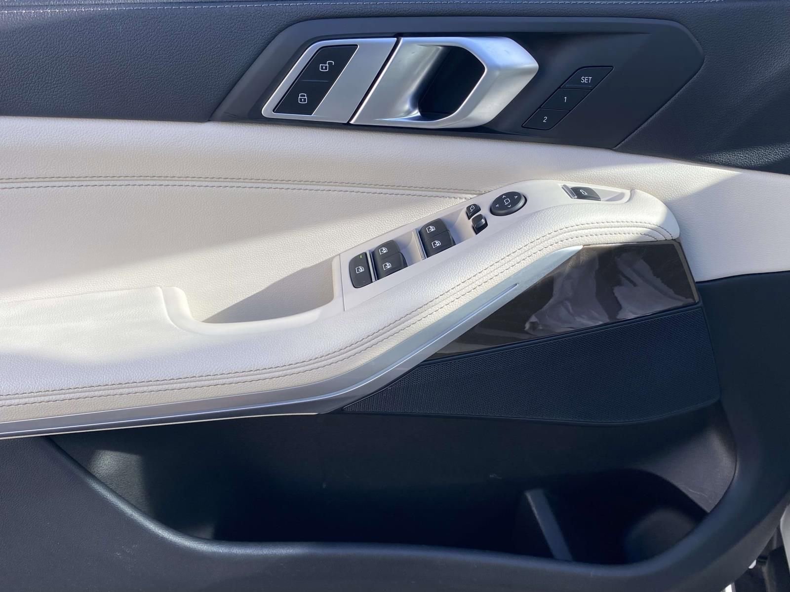 Used 2022 BMW X5 sDrive40i w/ Executive Package image 18