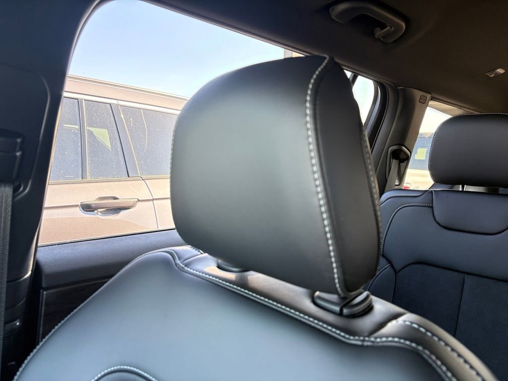 New 2026 Jeep Grand Cherokee L 4WD image 13