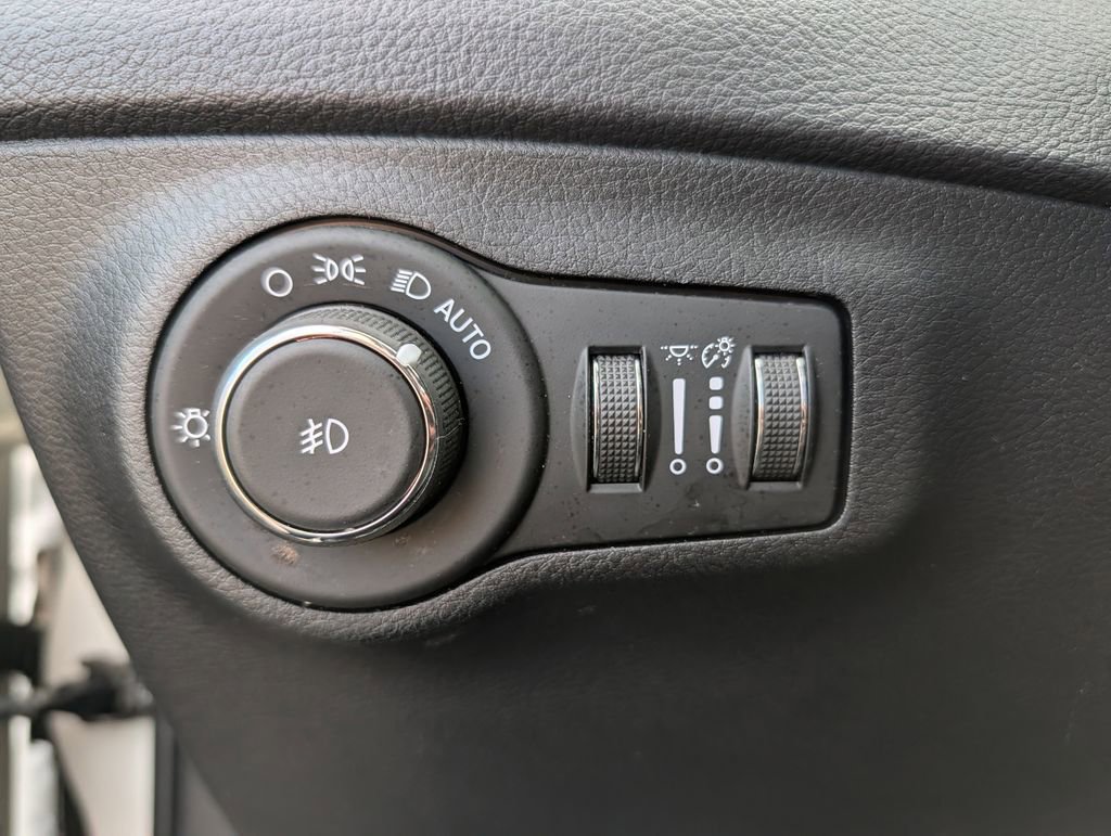 Used 2019 Jeep Compass Limited image 26