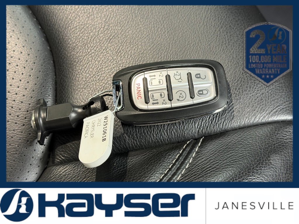 Used 2022 Chrysler Pacifica Touring-L w/ Uconnect Theater Family Group image 40