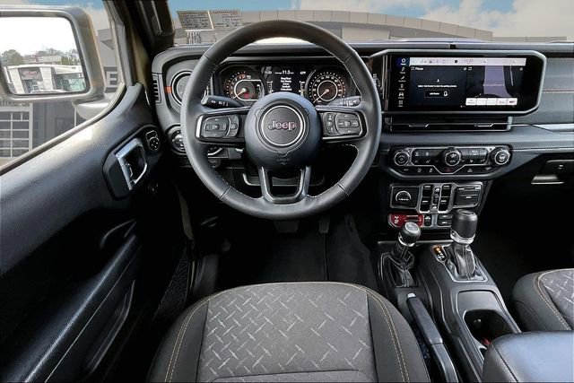 Used 2025 Jeep Gladiator Mojave w/ Convenience Group image 5